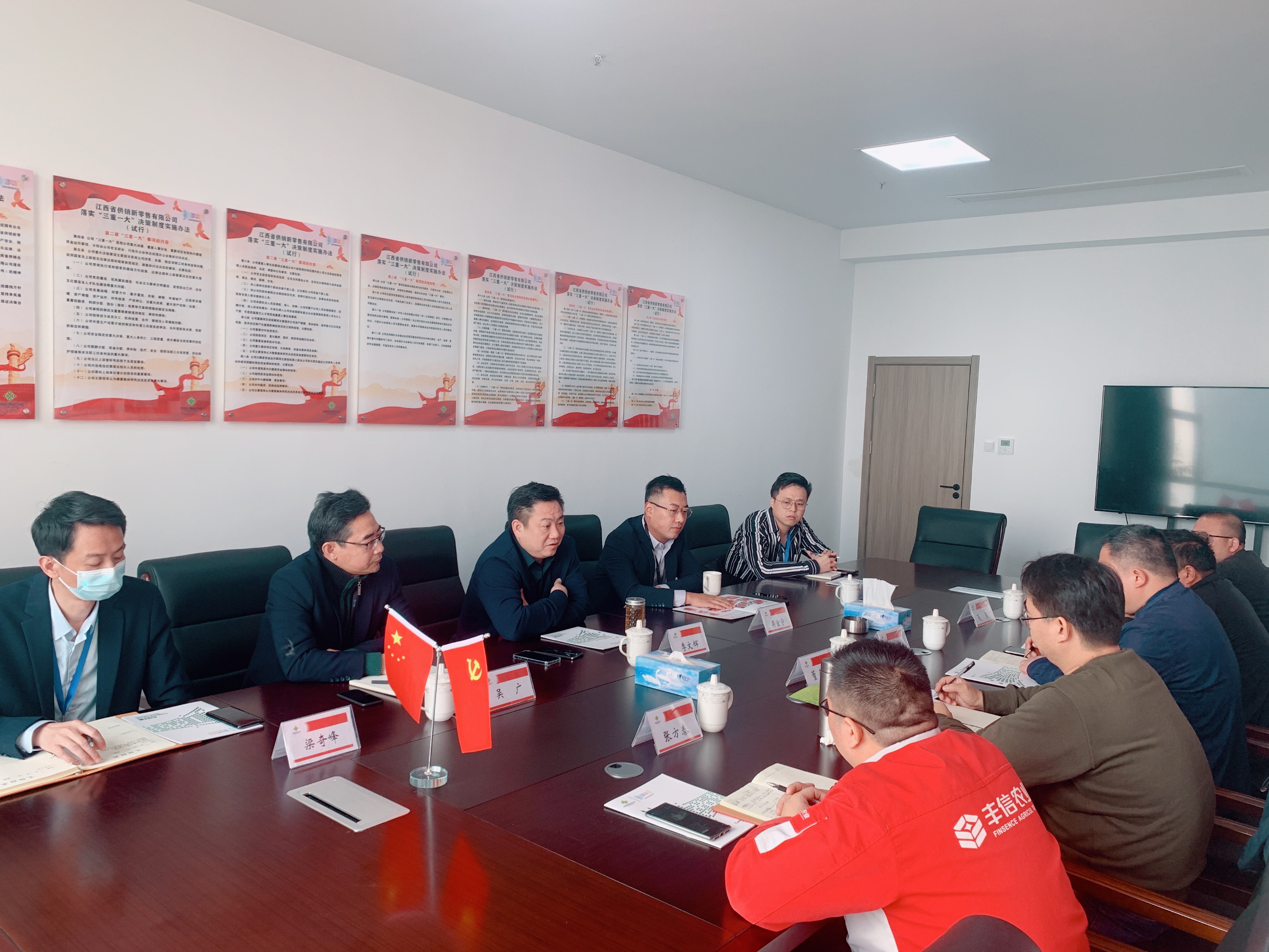 李文輝與山東豐信農(nóng)業(yè)公司董事長董金鋒一行進(jìn)行合作交流