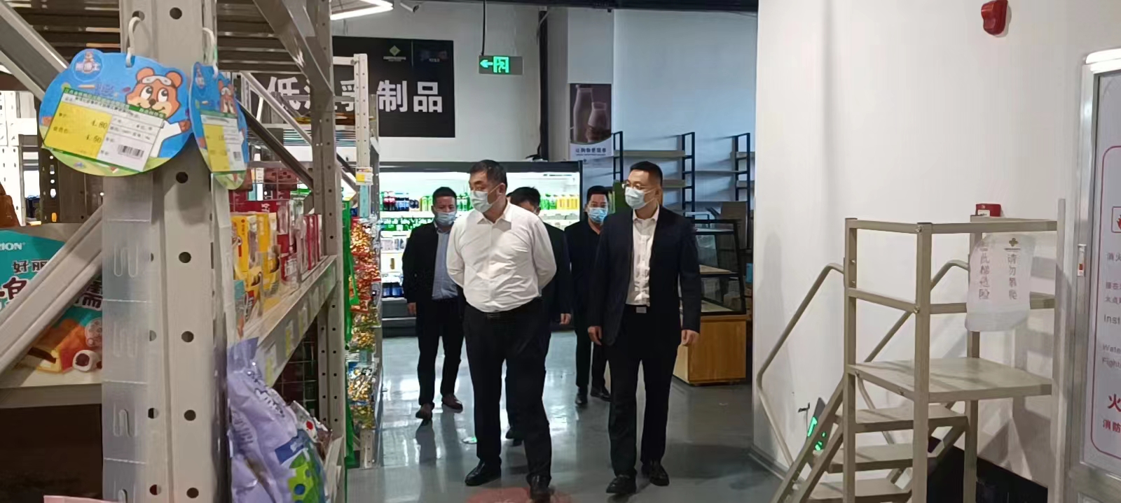 集團董事長陳立新一行到萬花百合 倉儲會員店調研