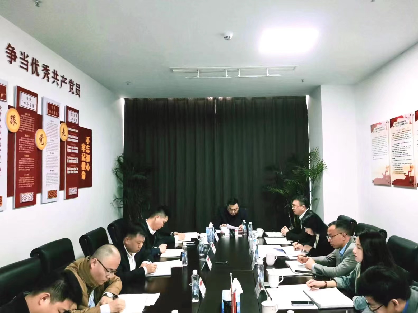 省供銷集團黨委書記、董事長陳立新一行到 省供銷新零售公司調研座談
